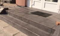 Работы по укладке плитки на крыльце парадных