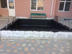 Скамейки, цветники