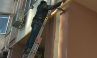 Монтаж прожекторов по периметру комплекса